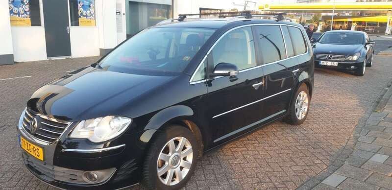 Zwart Gebruikt 2008 VW Touran Highline MPV | € 4.500 (Iets duurder) - Afbeelding 1/4