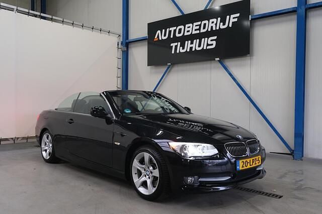Zwart (metallic) Gebruikt 2010 BMW 325 Cabriolet Executive Cabriolet | € 15.950 (Iets duurder) - Afbeelding 1/4