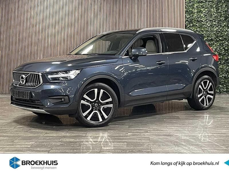 Blauw, metallic lak Gebruikt 2021 Volvo XC40 Inscription SUV | € 32.900 (Eerlijke prijs) - Afbeelding 1/4