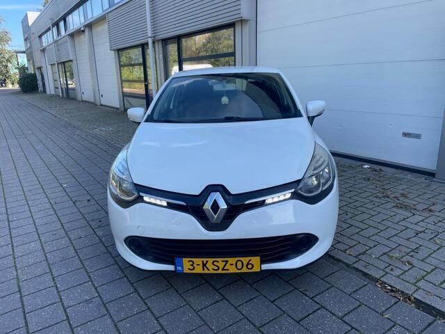 Wit Gebruikt 2013 Renault Clio IV Expression Hatchback | € 6.550 (Iets duurder) - Afbeelding 1/4