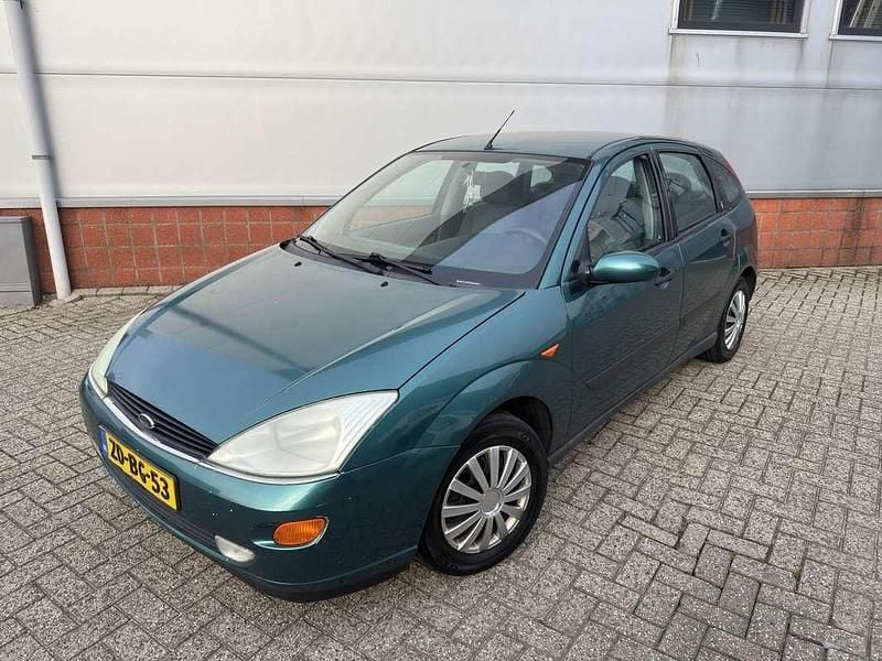 Groen Gebruikt 1999 Ford Focus Ghia Hatchback | € 799 (Eerlijke prijs) - Afbeelding 1/4