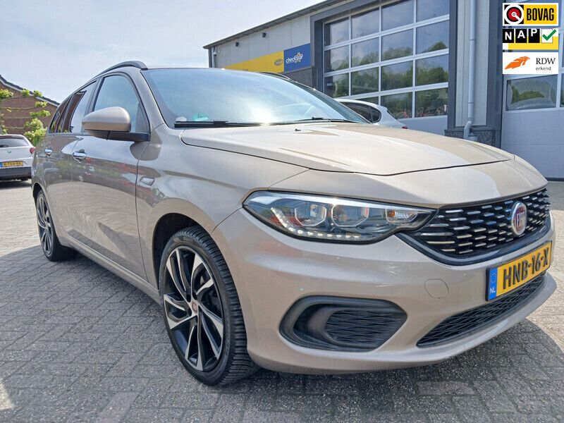 Bruin Gebruikt 2019 Fiat Tipo Business Hatchback | € 13.395 (Eerlijke prijs) - Afbeelding 1/4