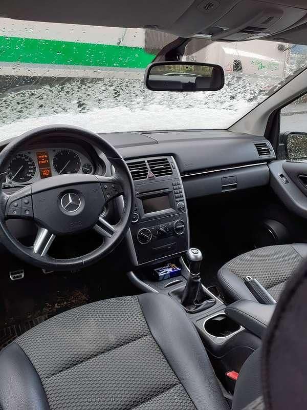 Zwart Gebruikt 2010 Mercedes B160 MPV | € 2.500 (Eerlijke prijs) - Afbeelding 1/4