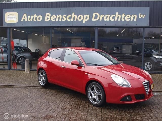 Occasion Alfa Romeo Giulietta 170 PK (125 kW) 2013 Rood (parellak) Hatchback