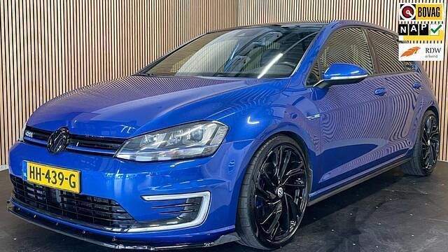 Blauw, metallic lak Gebruikt 2015 VW Golf VII GTE Hatchback | € 18.995 - Afbeelding 1/2