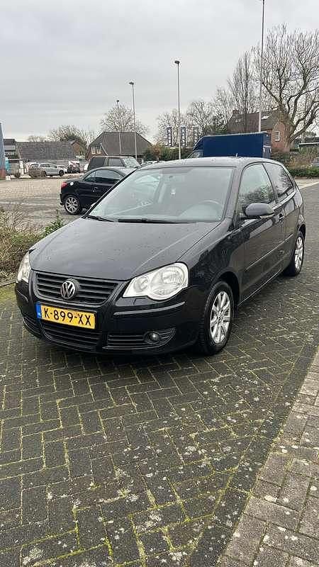 Zwart Occasion 2007 VW Polo Trendline Hatchback | € 2.250 (Eerlijke prijs) - Afbeelding 1/4