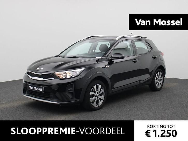 Zwart Occasion 2022 Kia Stonic SUV | € 16.400 (Super prijs) - Afbeelding 1/4