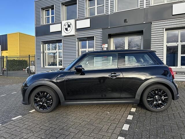 Occasion Mini Cooper Essential 136 PK (100 kW) 2021 Zwart Hatchback