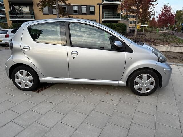 Occasion Toyota Aygo 68 PK (50 kW) 2010 Grijs Hatchback