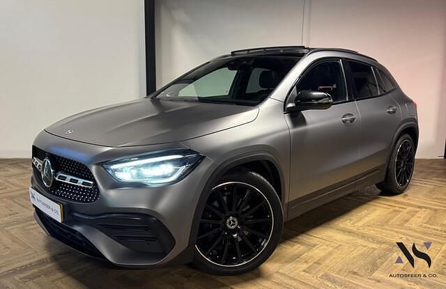 Grijs, metallic lak Gebruikt 2021 Mercedes GLA220 AMG SUV | € 34.940 - Afbeelding 1/4