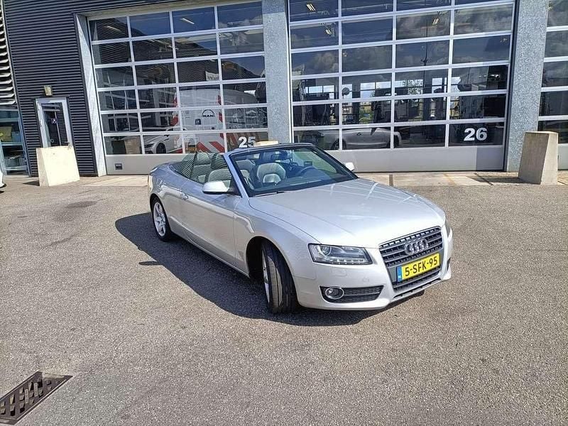 Zilver Gebruikt 2010 Audi A5 Cabriolet Cabriolet | € 11.500 (Goede deal) - Afbeelding 1/4