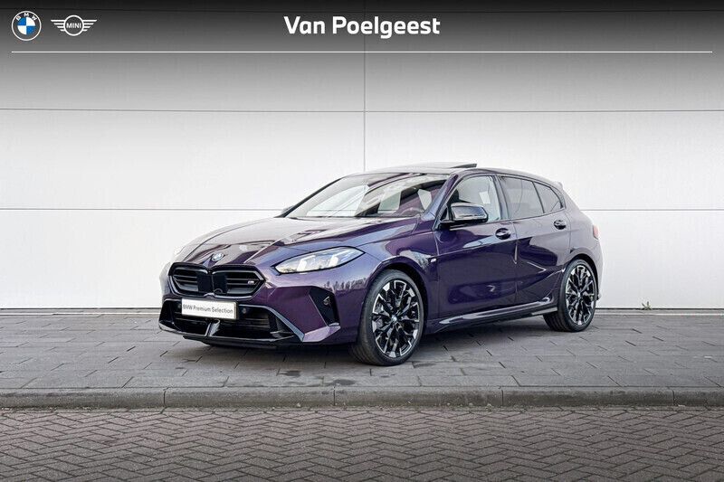 Paars Gebruikt 2024 BMW M135 Comfort Edition Hatchback | € 67.900 (Goede deal) - Afbeelding 1/4