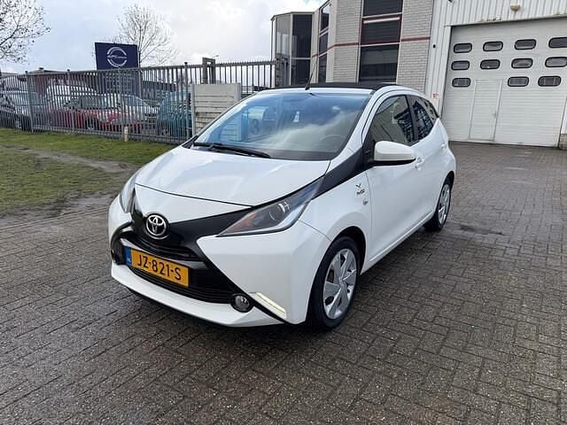 Occasion Toyota Aygo X-wave 69 PK (50 kW) 2016 Wit Hatchback