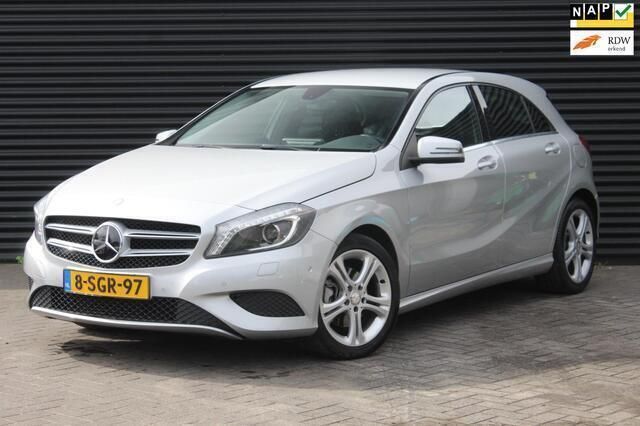 Grijs Gebruikt 2013 Mercedes A180 Ambition Hatchback | € 13.945 (Eerlijke prijs) - Afbeelding 1/4