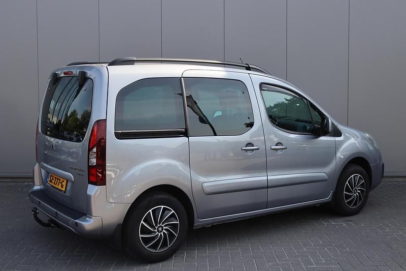 Occasion Peugeot Partner Allure 110 PK (80 kW) 2018 Grijs MPV