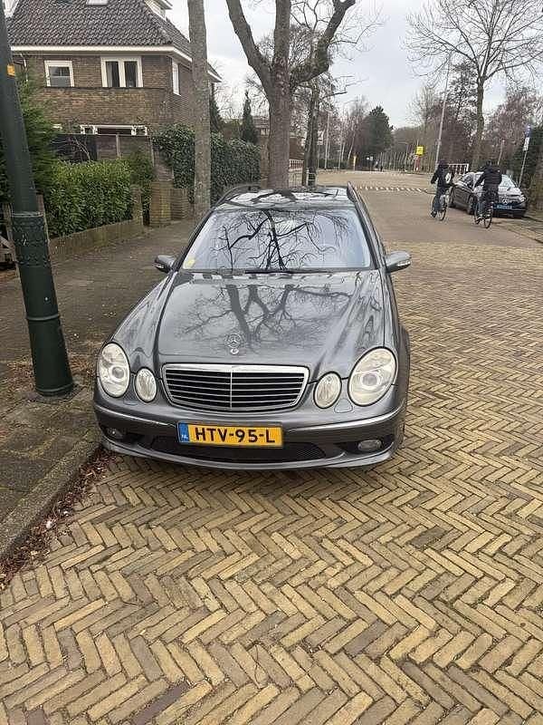 Grijs Gebruikt 2005 Mercedes E350 Stationwagen | € 3.500 (Super prijs) - Afbeelding 1/4