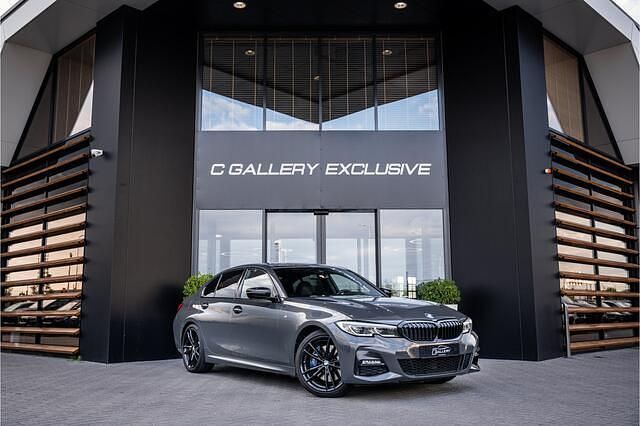 Grijs Gebruikt 2019 BMW 330 M Sport Sedan | € 30.895 (Duur) - Afbeelding 1/4
