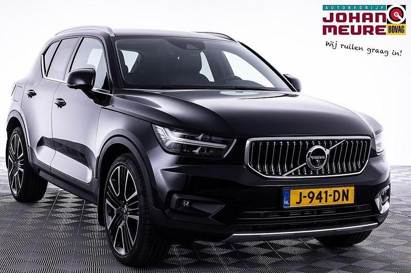 Zwart Gebruikt 2020 Volvo XC40 Inscription SUV | € 31.900 (Goede deal) - Afbeelding 1/4