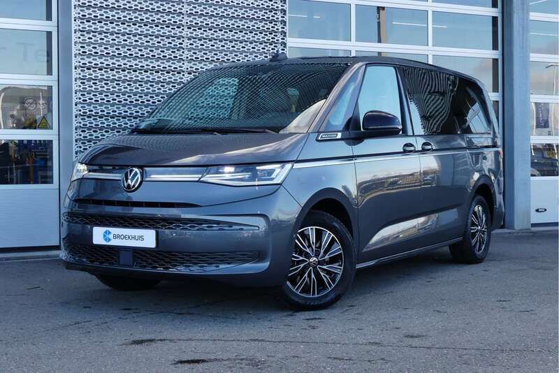 Grijs, metallic lak Gebruikt 2023 VW Multivan Style MPV | € 57.950 (Goede deal) - Afbeelding 1/4