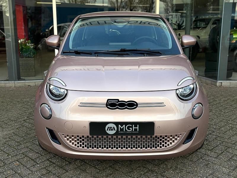 Nieuw Fiat 500e La Prima 86 kW (118 PK) 2025 Rood Hatchback