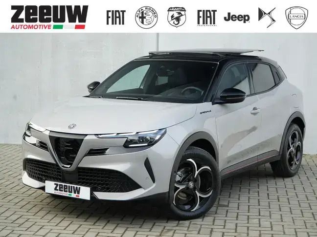 Grijs, metallic lak Nieuw 2025 Alfa Romeo Junior Edizione Speciale SUV | € 41.185 (Eerlijke prijs) - Afbeelding 1/4