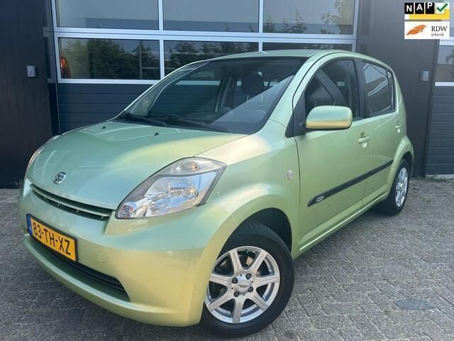 Groen Gebruikt 2006 Daihatsu Sirion Hatchback | € 1.299 (Eerlijke prijs) - Afbeelding 1/4