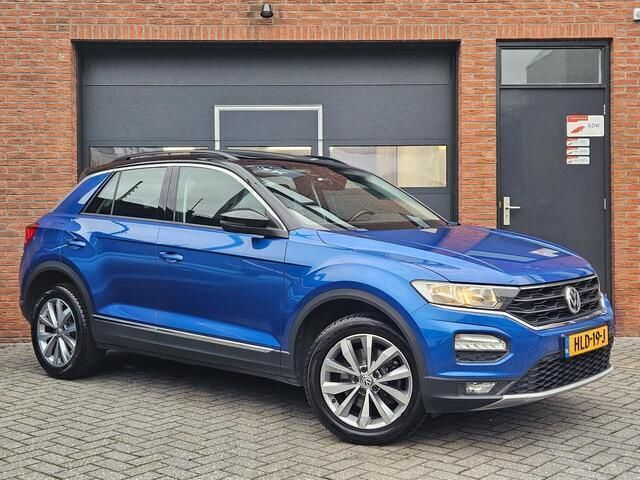Blauw Gebruikt 2018 VW T-Roc Style SUV | € 19.950 (Eerlijke prijs) - Afbeelding 1/4