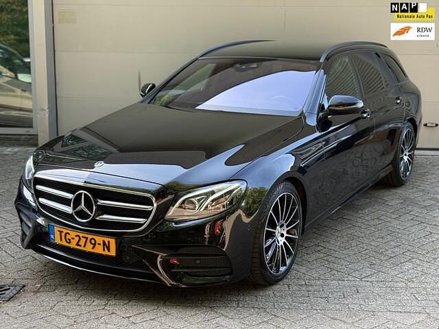 Zwart Gebruikt 2017 Mercedes E250 Premium Plus Stationwagen | € 26.949 (Iets duurder) - Afbeelding 1/4