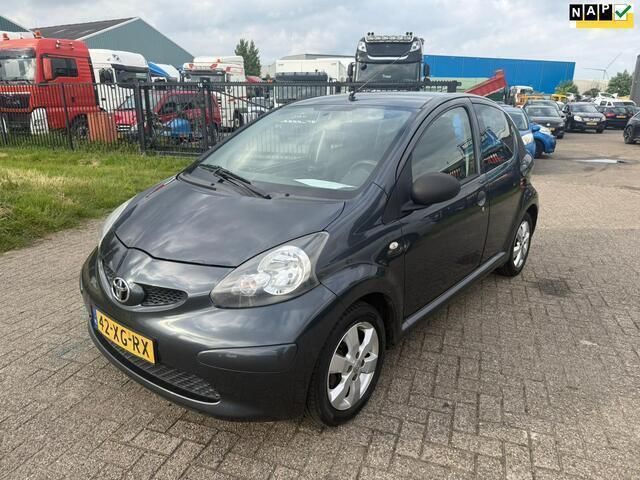 Grijs Gebruikt 2007 Toyota Aygo Hatchback | € 1.650 (Goede deal) - Afbeelding 1/4