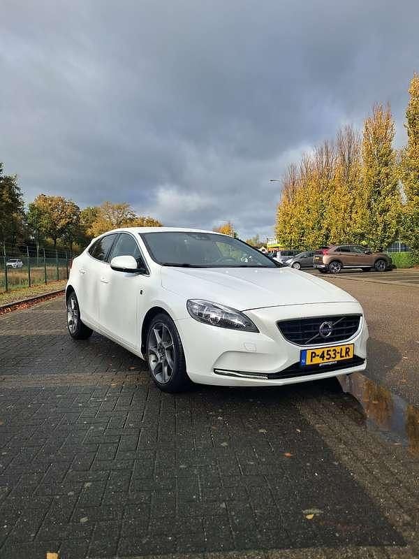 Gebruikt 2015 Volvo V40 Ocean Race Stationwagen | € 14.450 - Afbeelding 1/4