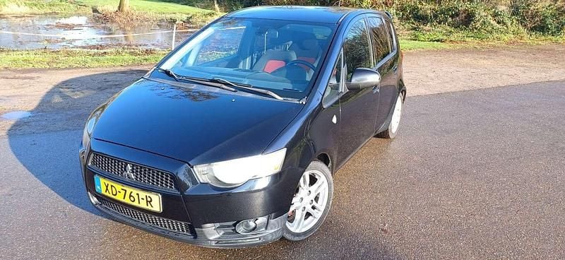 Zwart Gebruikt 2009 Mitsubishi Colt Edition Stationwagen | € 2.600 (Eerlijke prijs) - Afbeelding 1/4