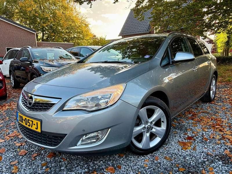 Grijs Occasion 2012 Opel Astra Sport Stationwagen | € 3.250 (Goede deal) - Afbeelding 1/4