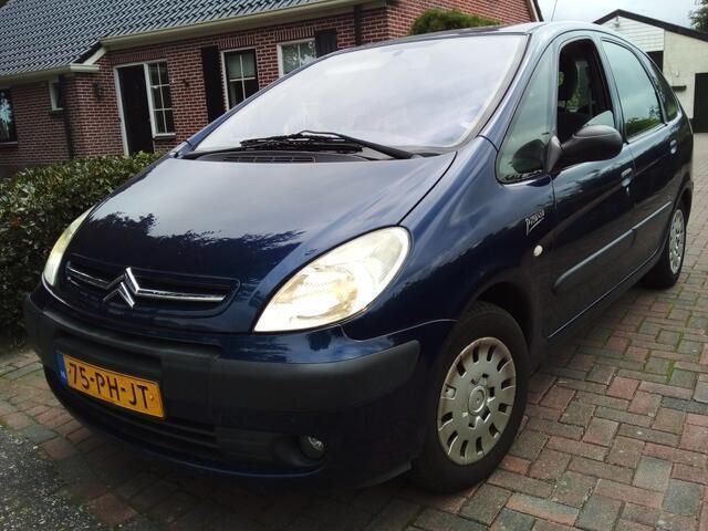 Blauw Gebruikt 2004 Citroën Xsara Picasso MPV | € 499 (Goede deal) - Afbeelding 1/4