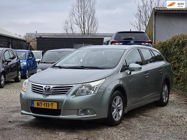 Grijs (metallic) Occasion 2009 Toyota Avensis Stationwagen | € 6.949 (Eerlijke prijs) - Afbeelding 1/4