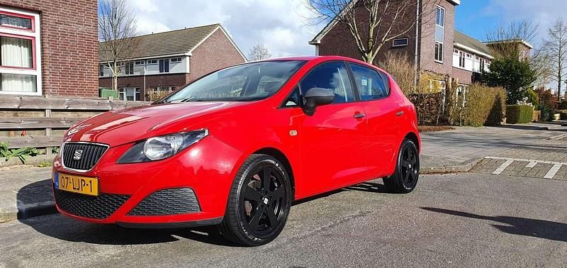 Rood Gebruikt 2010 Seat Ibiza MPV | € 4.750 (Iets duurder) - Afbeelding 1/4