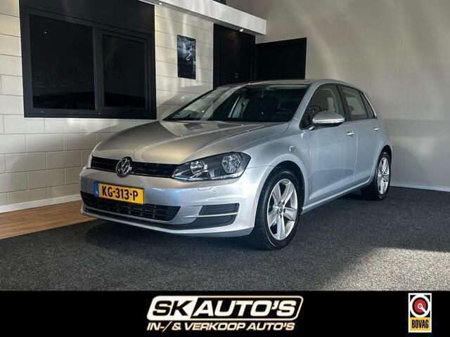 Grijs, metallic lak Gebruikt 2015 VW Golf VII Trendline Hatchback | € 9.995 (Eerlijke prijs) - Afbeelding 1/4