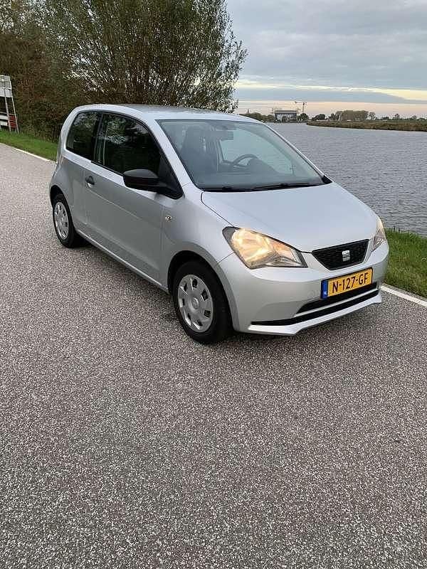 Zilver Gebruikt 2012 Seat Mii Reference Hatchback | € 3.750 (Eerlijke prijs) - Afbeelding 1/4