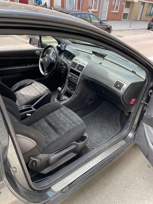 Zwart Gebruikt 2002 Peugeot 307 Hatchback | € 800 (Eerlijke prijs) - Afbeelding 1/4