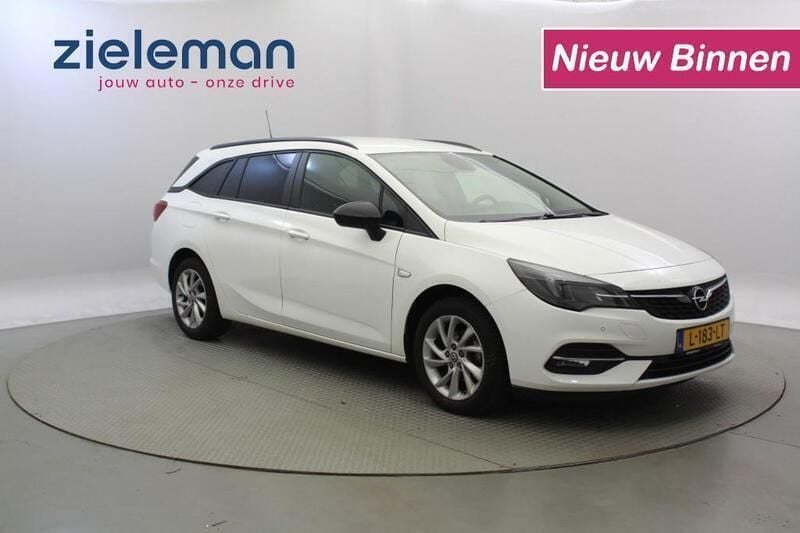 Wit Gebruikt 2021 Opel Astra Stationwagen | € 10.840 (Goede deal) - Afbeelding 1/4