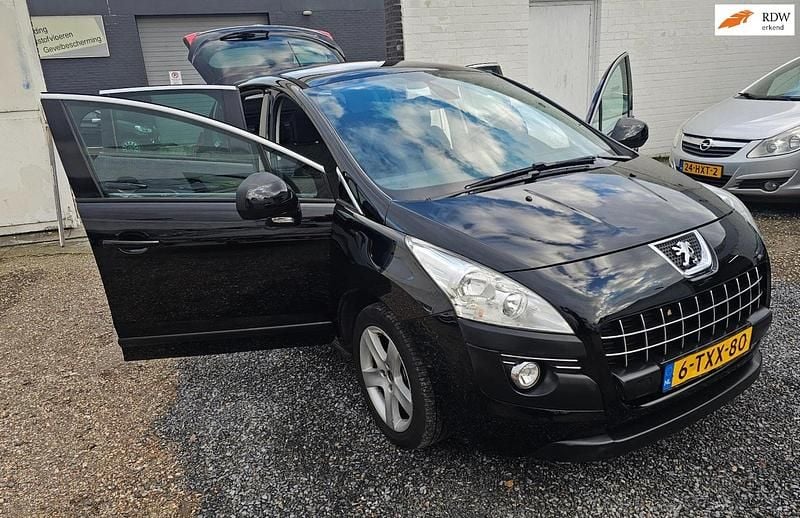 Zwart (metallic) Gebruikt 2011 Peugeot 3008 MPV | € 2.149 (Goede deal) - Afbeelding 1/4