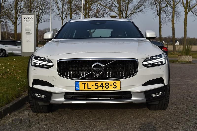 Occasion Volvo V90 CC Pro 252 PK (185 kW) 2017 Wit Stationwagen