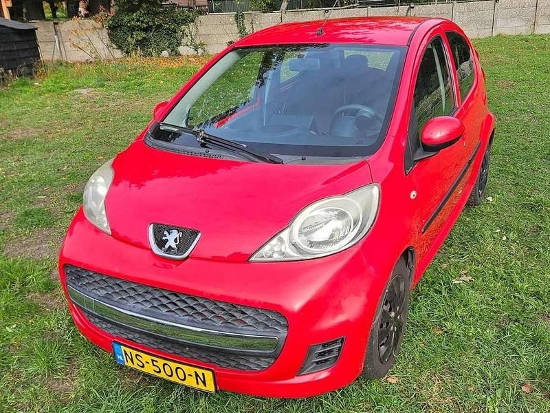 Rood Gebruikt 2009 Peugeot 107 Hatchback | € 1.950 (Super prijs) - Afbeelding 1/4