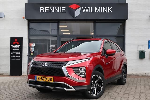 Red diamond (rood metallic) Gebruikt 2022 Mitsubishi Eclipse Cross Intense+ SUV | € 23.995 (Goede deal) - Afbeelding 1/4