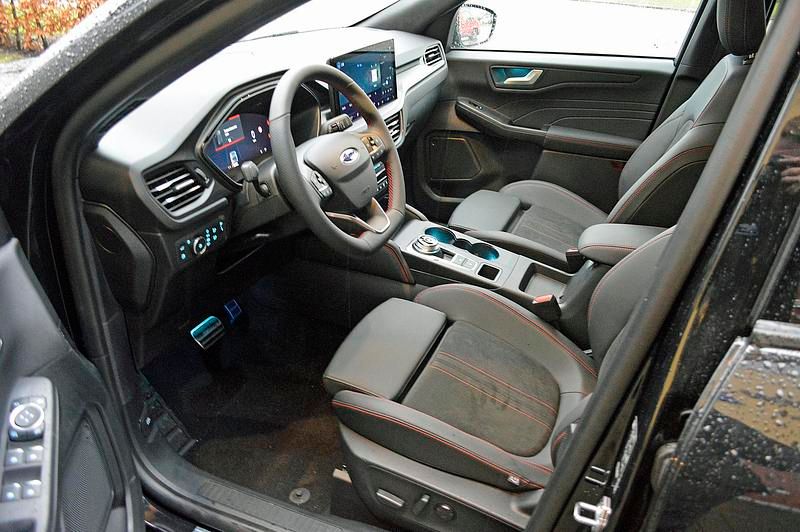 Nieuw Ford Kuga ST-Line X 242 PK (177 kW) 2026 Zwart SUV