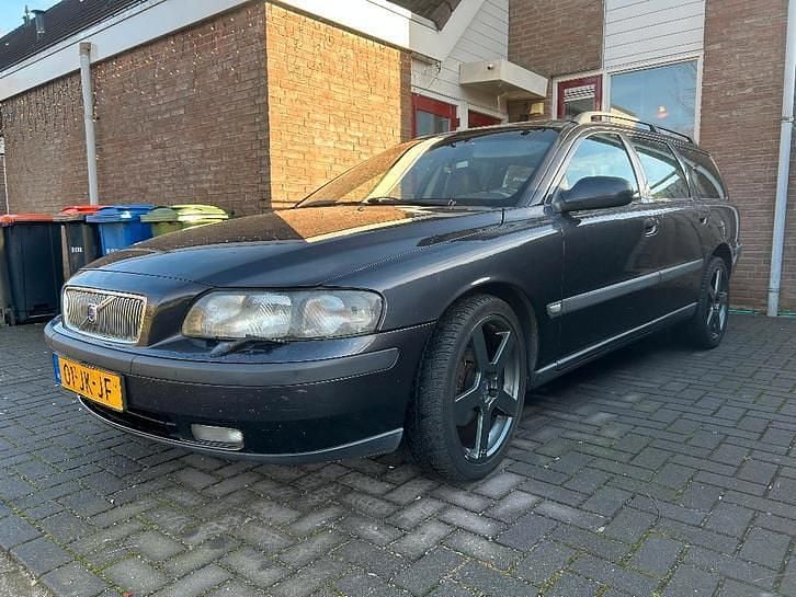 Occasion 2002 Volvo V70 Stationwagen | € 1.000 (Super prijs) - Afbeelding 1/4