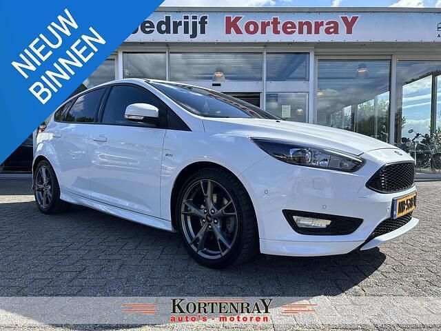 Wit Gebruikt 2017 Ford Focus ST-Line Hatchback | € 11.750 (Iets duurder) - Afbeelding 1/4