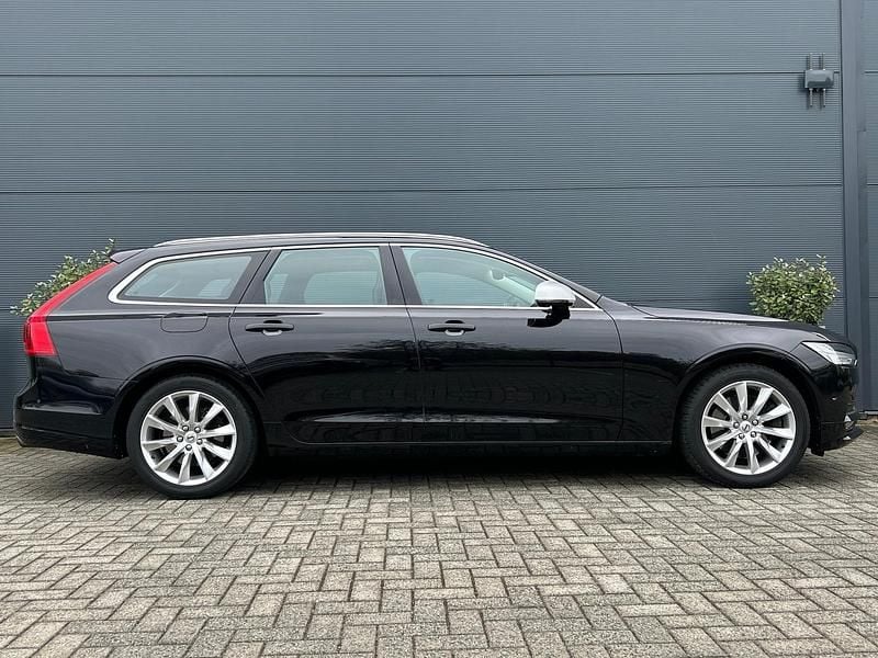 Occasion Volvo V90 Momentum 255 PK (187 kW) 2016 Zwart Stationwagen