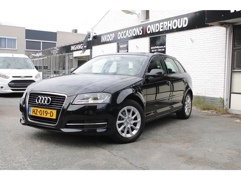 Zwart Occasion 2011 Audi A3 Attraction Hatchback | € 5.750 (Eerlijke prijs) - Afbeelding 1/4