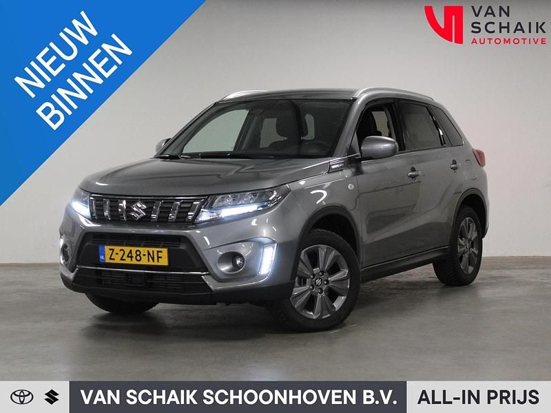 Grijs (metallic) Gebruikt 2024 Suzuki Vitara SUV | € 25.445 (Eerlijke prijs) - Afbeelding 1/4