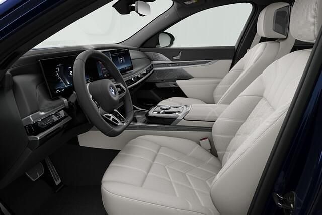 Nieuw BMW M760e Executive 571 PK (419 kW) 2025 Bmw individual tansanit metallic (c3z) (metallic) Sedan